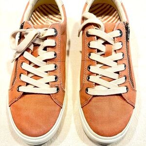 Taos Footwear Z Soul Sneakers 8W Clay/Cream Distressed